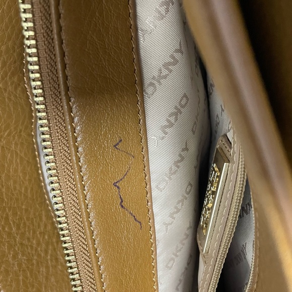 DKNY Brown leather handbag medium size perfect for fall/winter - Picture 12 of 12